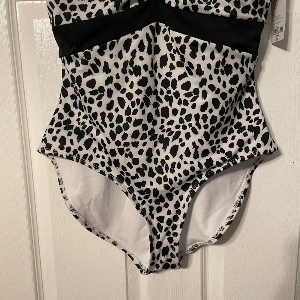 NWT Outdoor Oasis Animal Print Swimsuit